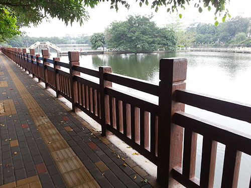 小湖仿木栏杆